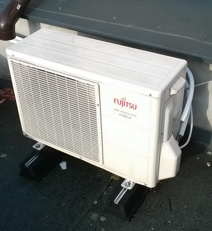 Klimatyzator Fujitsu NORDIC jednostka zewnętrzna montaż na dachu